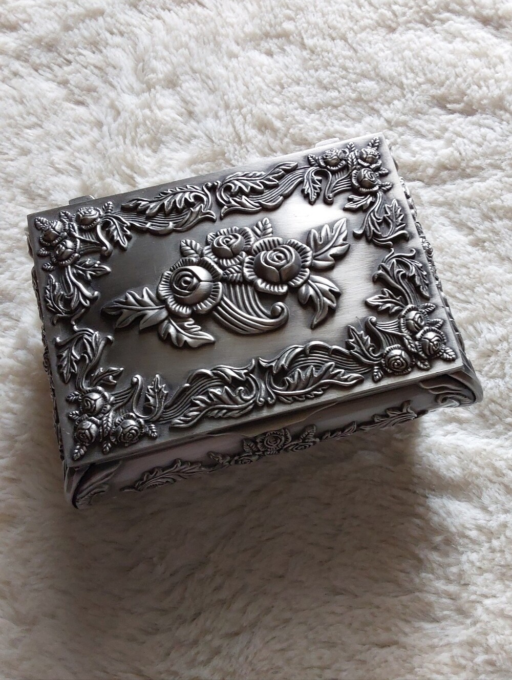 🌺 Like New Ornate Floral Embossed Metal Jewelry Box